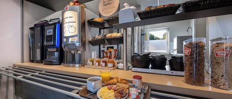 Daily buffet breakfast for a fee