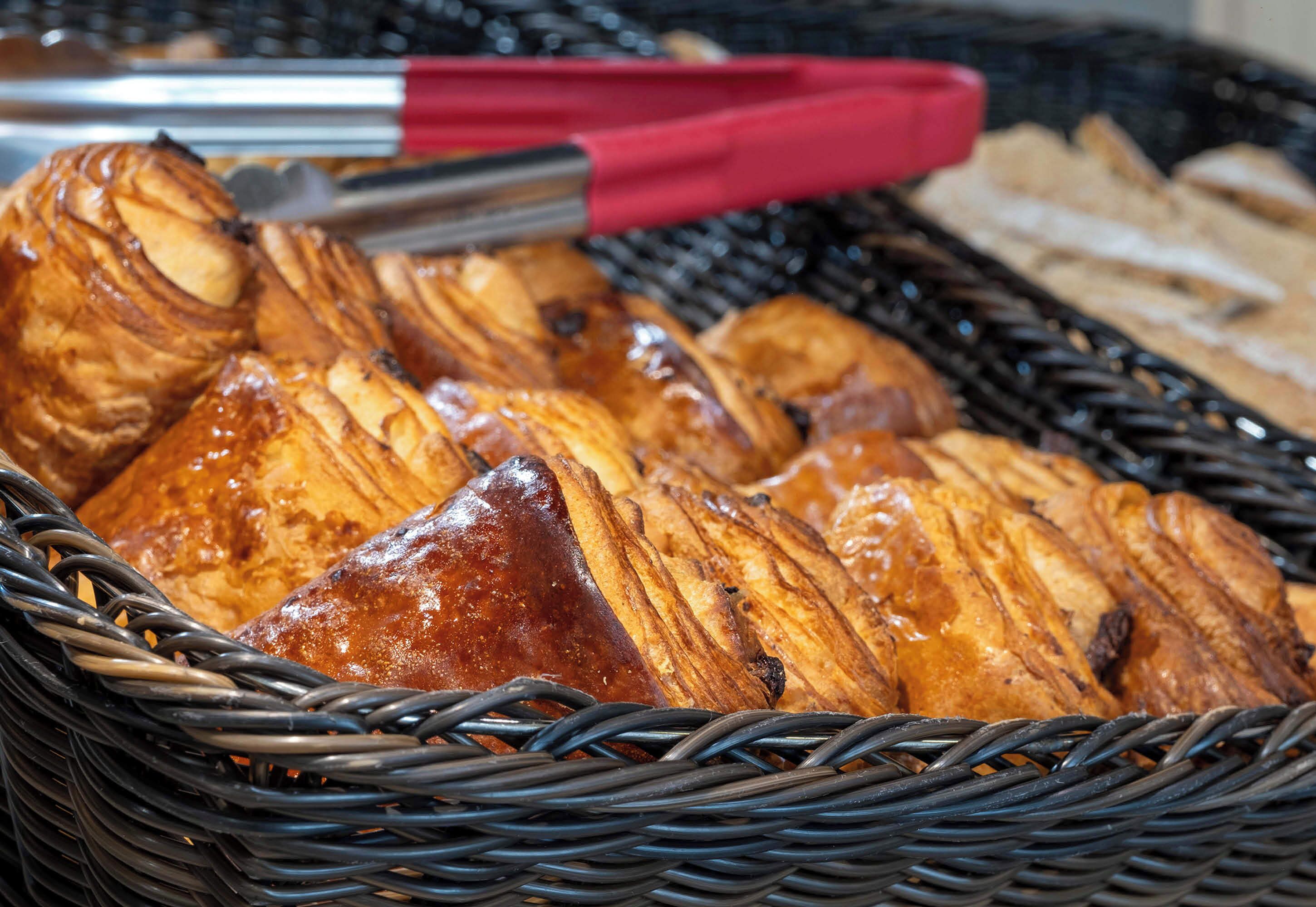 daily buffet breakfast for a fee