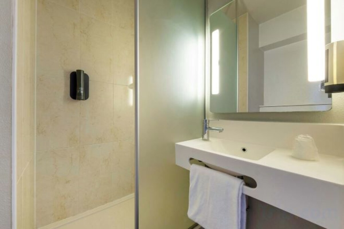 Douche, serviettes fournies