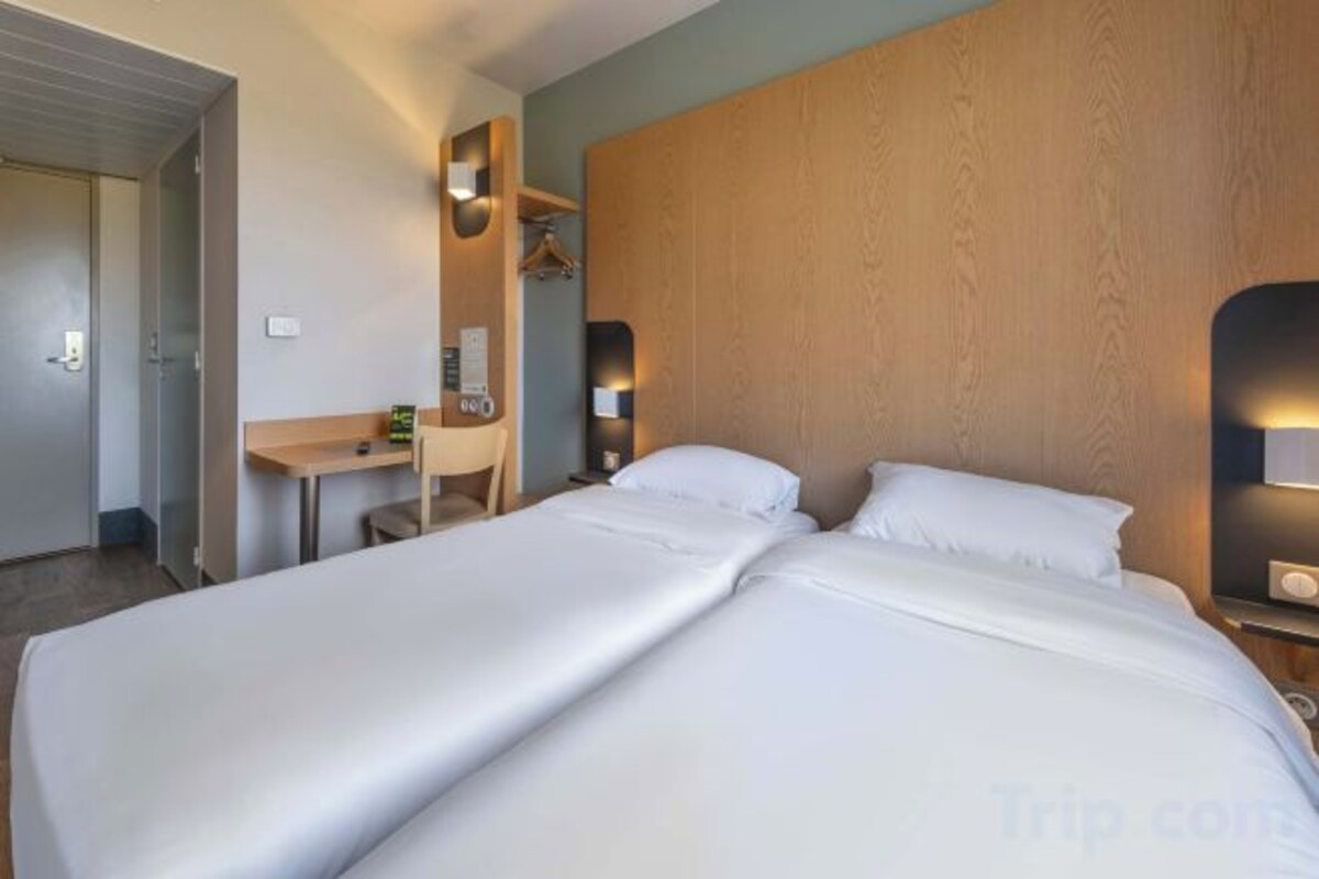 Bureau, chambres insonorisées, Wi-Fi gratuit, draps fournis