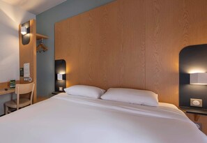 Escritorio, insonorización, wifi gratis y ropa de cama 