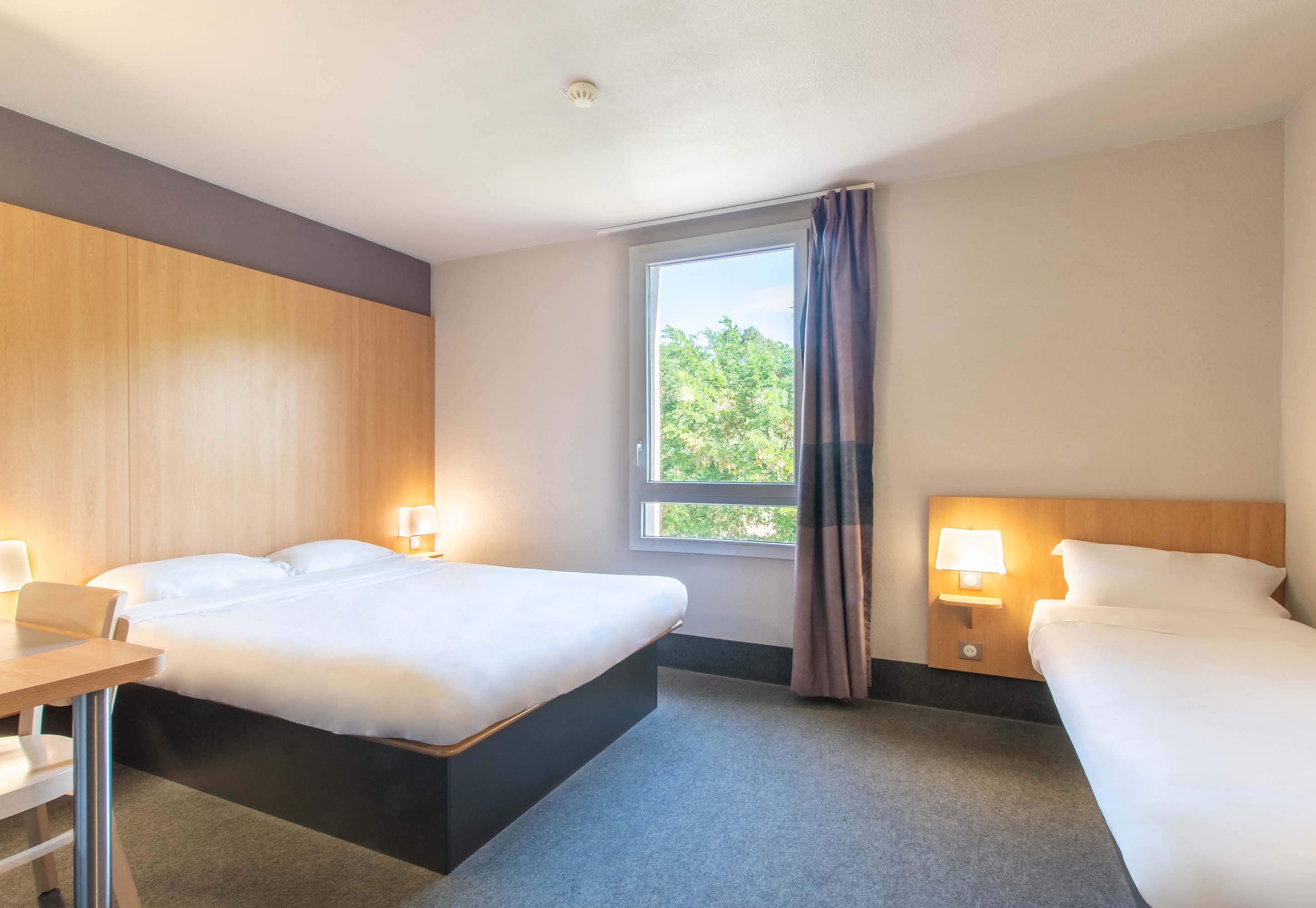 Bureau, chambres insonorisées, Wi-Fi gratuit, draps fournis