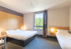 Quadruple Room, Accessible, Non Smoking | Desk, soundproofing, free WiFi, bed sheets