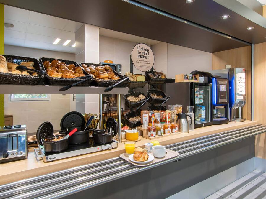 Daily buffet breakfast for a fee