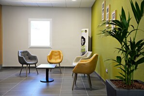 Coin salon dans le hall