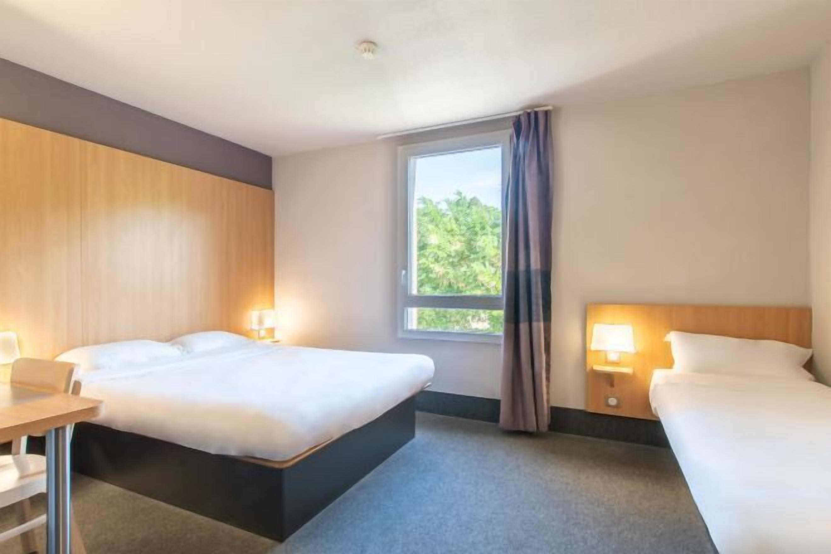 Escritorio, insonorización, wifi gratis y ropa de cama 