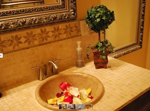 Honeymoon Double Room, 1 Queen Bed | Bathroom | Combined shower/tub, free toiletries, towels, soap