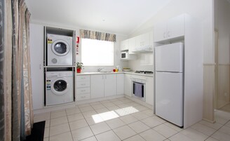 3 Bedroom Deluxe 6 Berth Cabin | Private kitchen