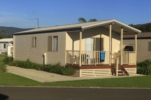 2 Bedroom Deluxe 6 Berth Cabin | Front of property