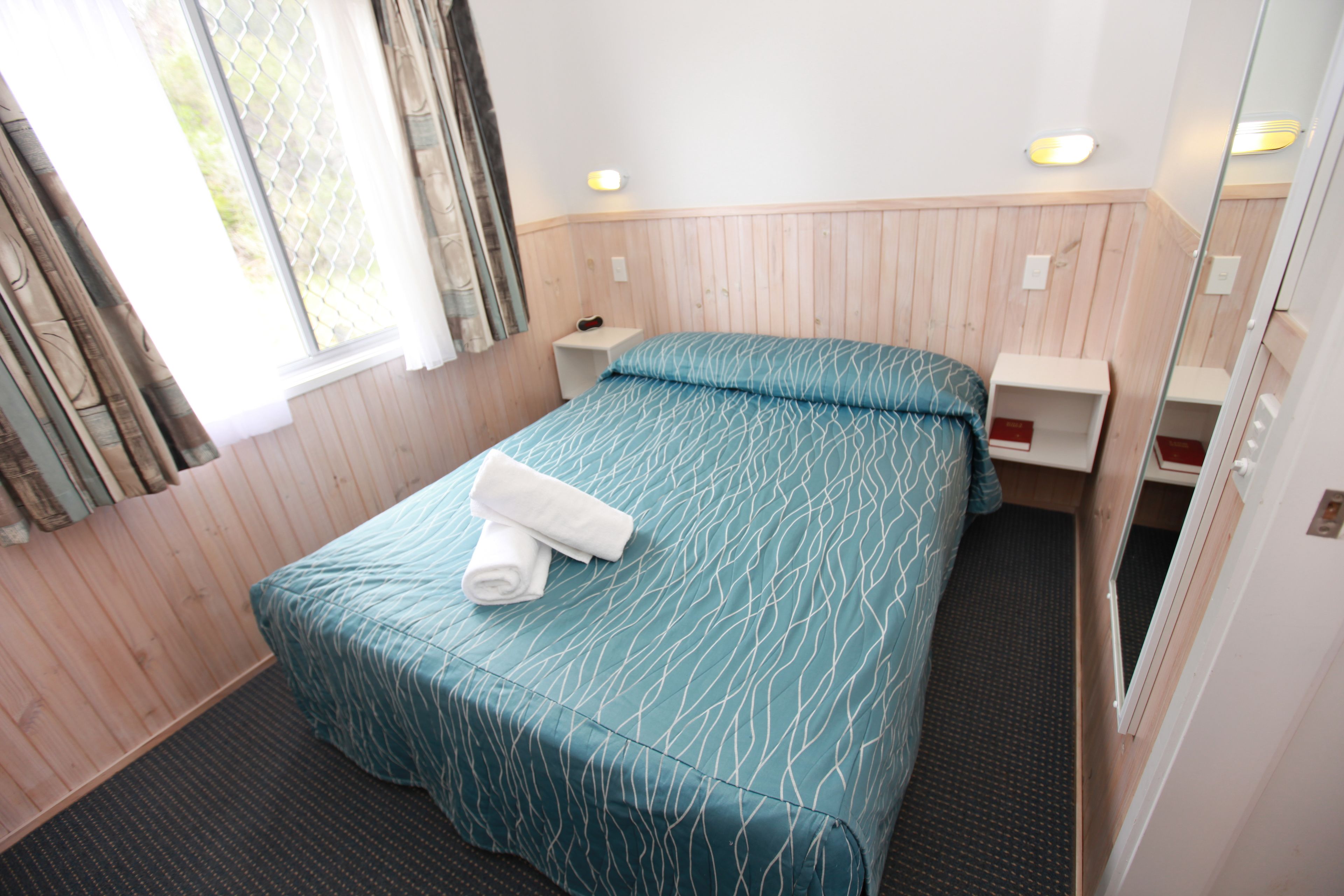 1 Bedroom Ensuite 4 Berth Cabin | Blackout curtains, iron/ironing board, bed sheets