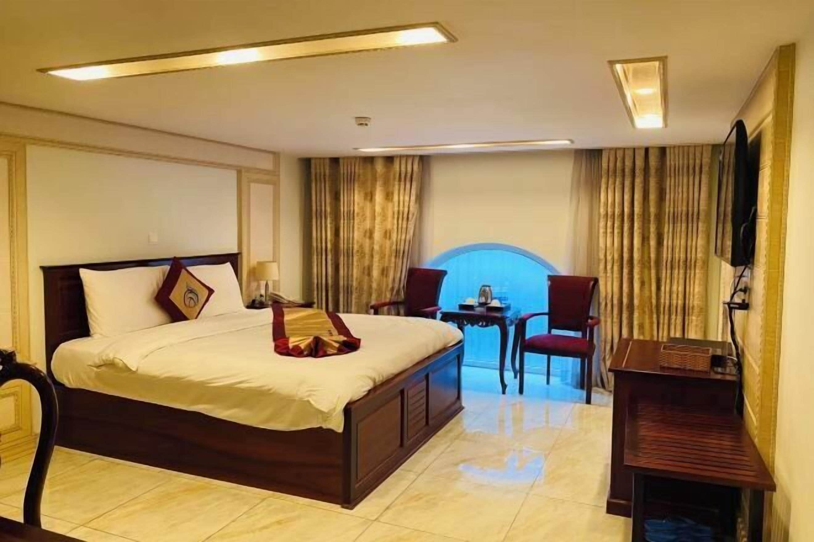 Premium bedding, minibar, in-room safe, desk