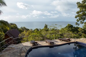 Outdoor pool, sun loungers - Haad Yao Over Bay Resort (Ko Pha-ngan)
