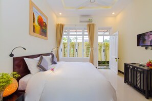 Superior-Doppelzimmer, 1 Doppelbett, Gartenblick | Schreibtisch, Zustellbetten, kostenloses WLAN