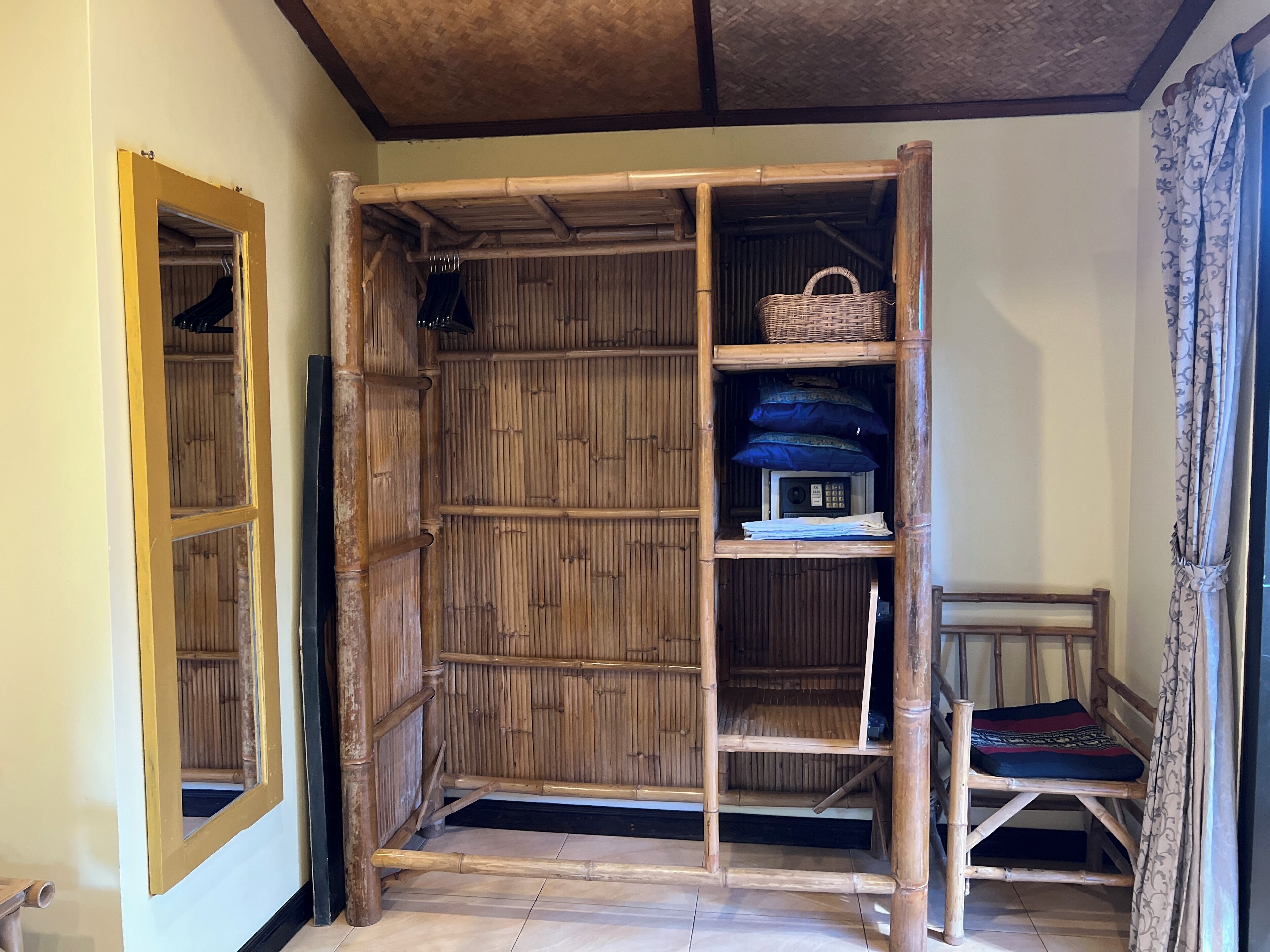 premium room, 1 king bed | wardrobe