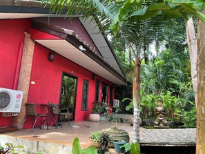 En 32-tommers TV med kabel-kanaler