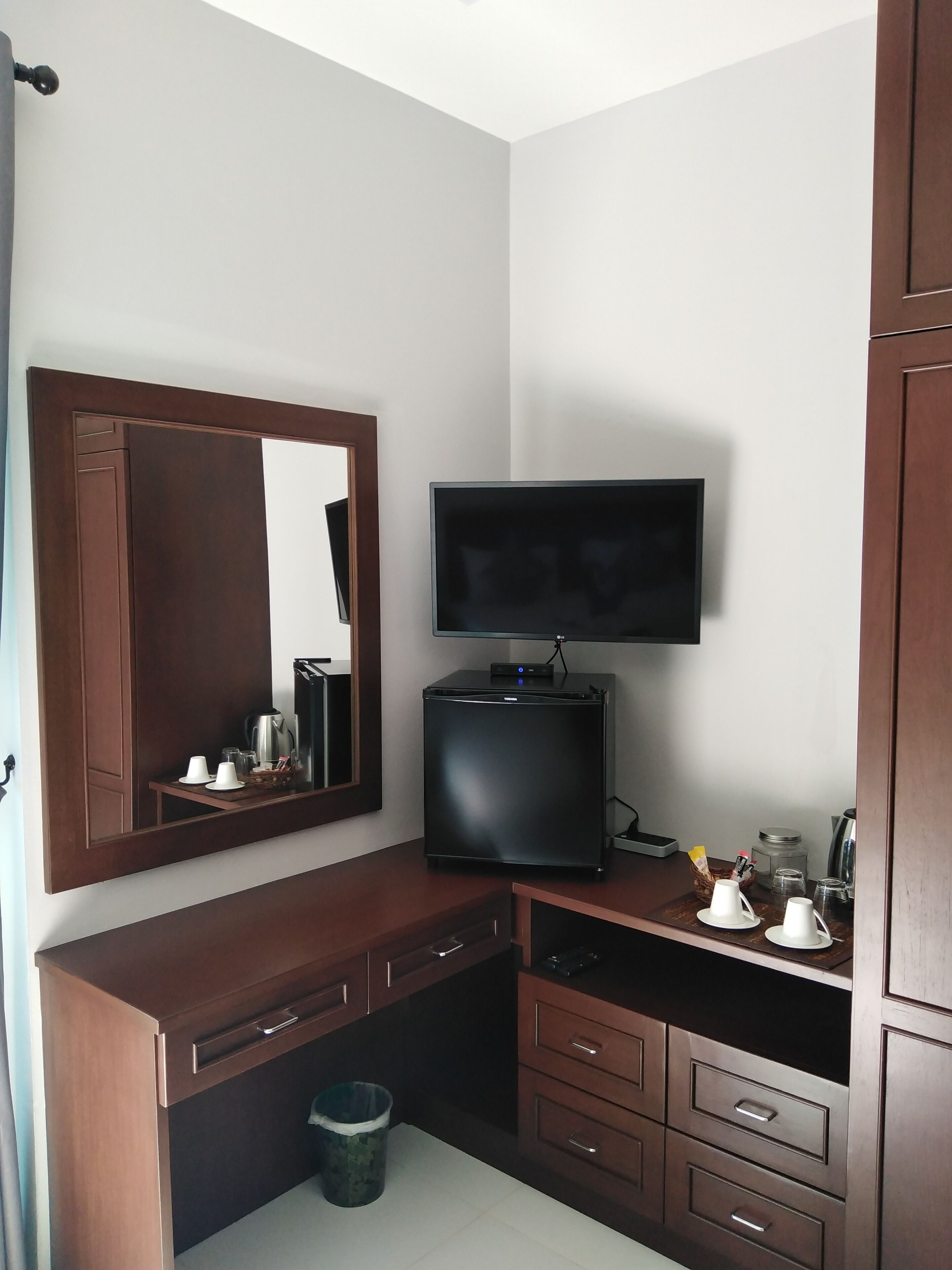 minibar, in-room safe, individually furnished, desk
