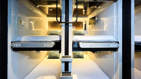 Premier Room, Men only, Non Smoking | In-room safe, free WiFi, bed sheets
