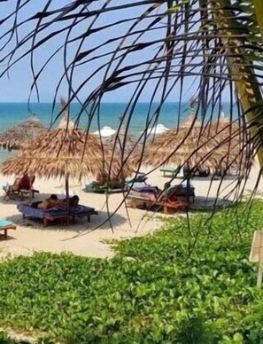 Beach nearby - The Moon River Homestay & Villa (Da Nang)