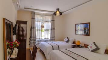 Superior Room, Pool View | Minibar, desk, rollaway beds, free WiFi