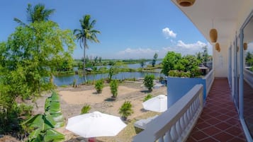 Deluxe Double or Twin Room, River View | Interior entrance