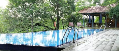 Utomhuspool
