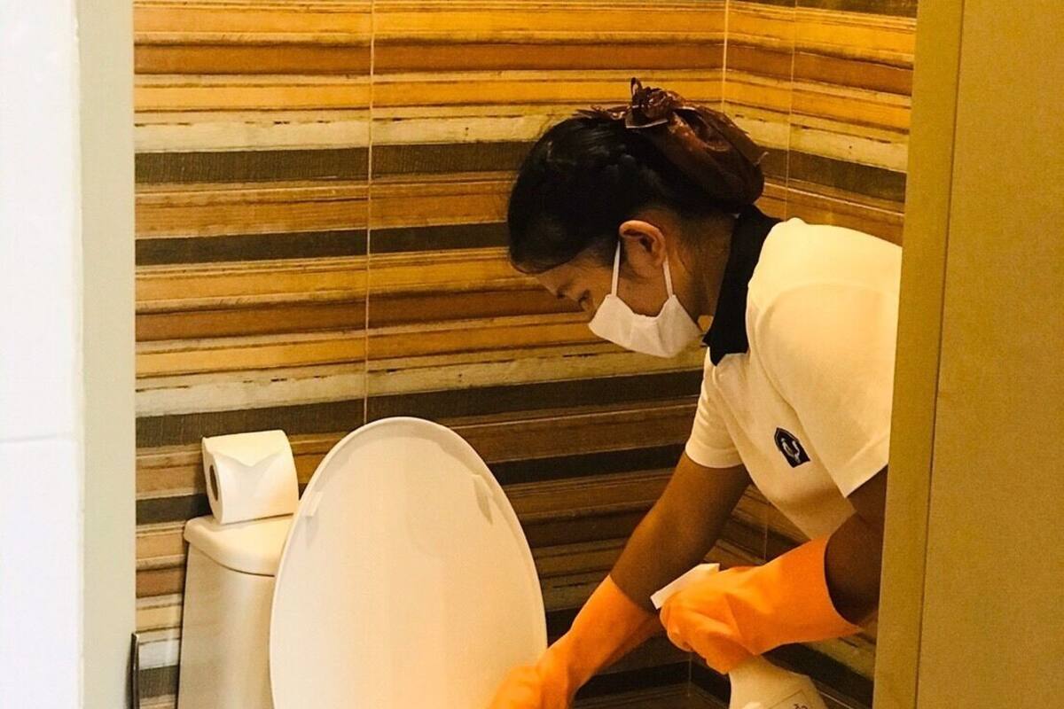 suite, 1 king bed | bathroom | shower, free toiletries, hair dryer, slippers