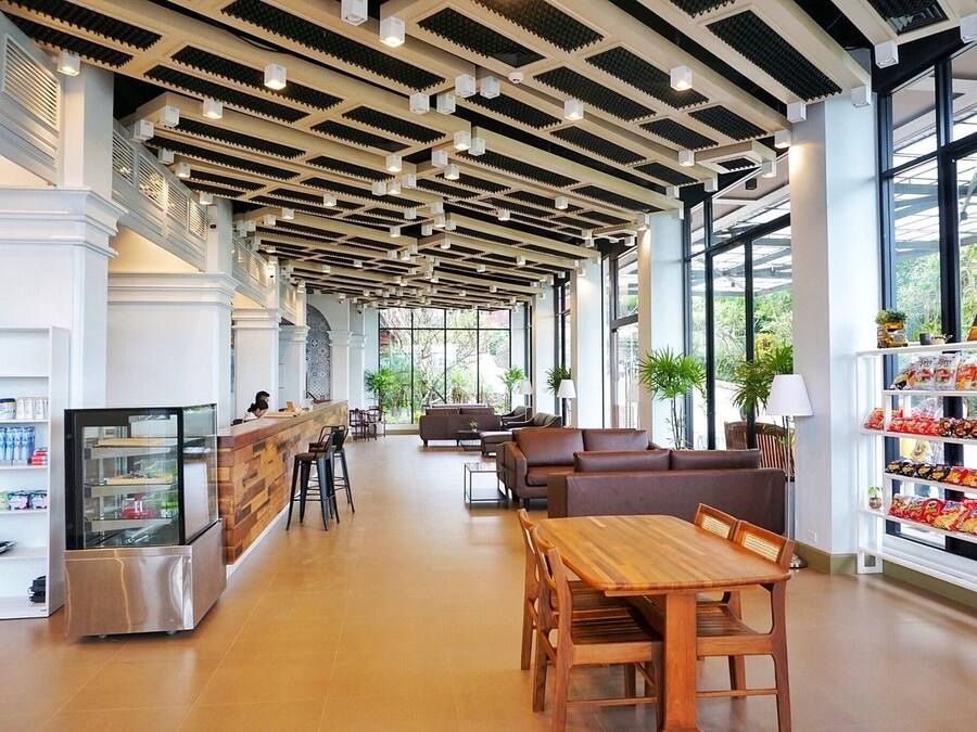 Check-in/check-out kiosk