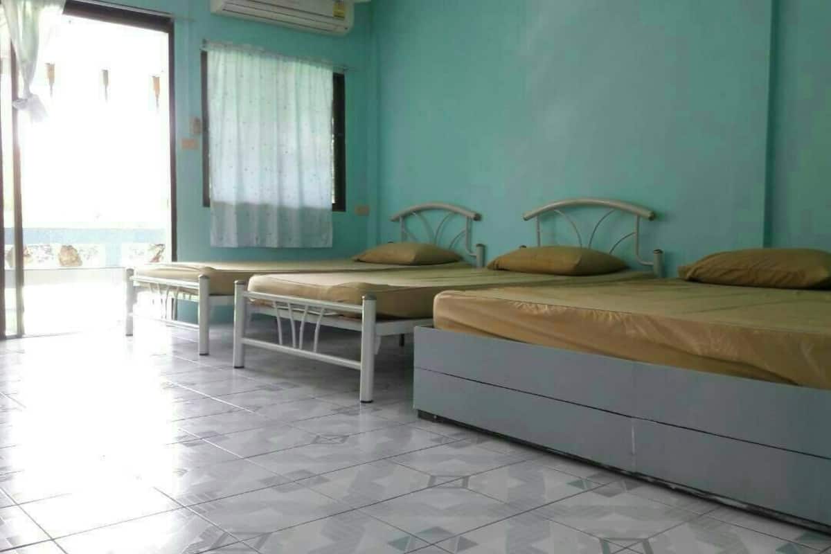 Deluxe Room | Desk, free WiFi