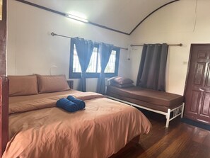 Family Bungalow | Skrivbord och gratis wi-fi