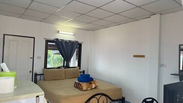 Standard Room | Desk, free WiFi