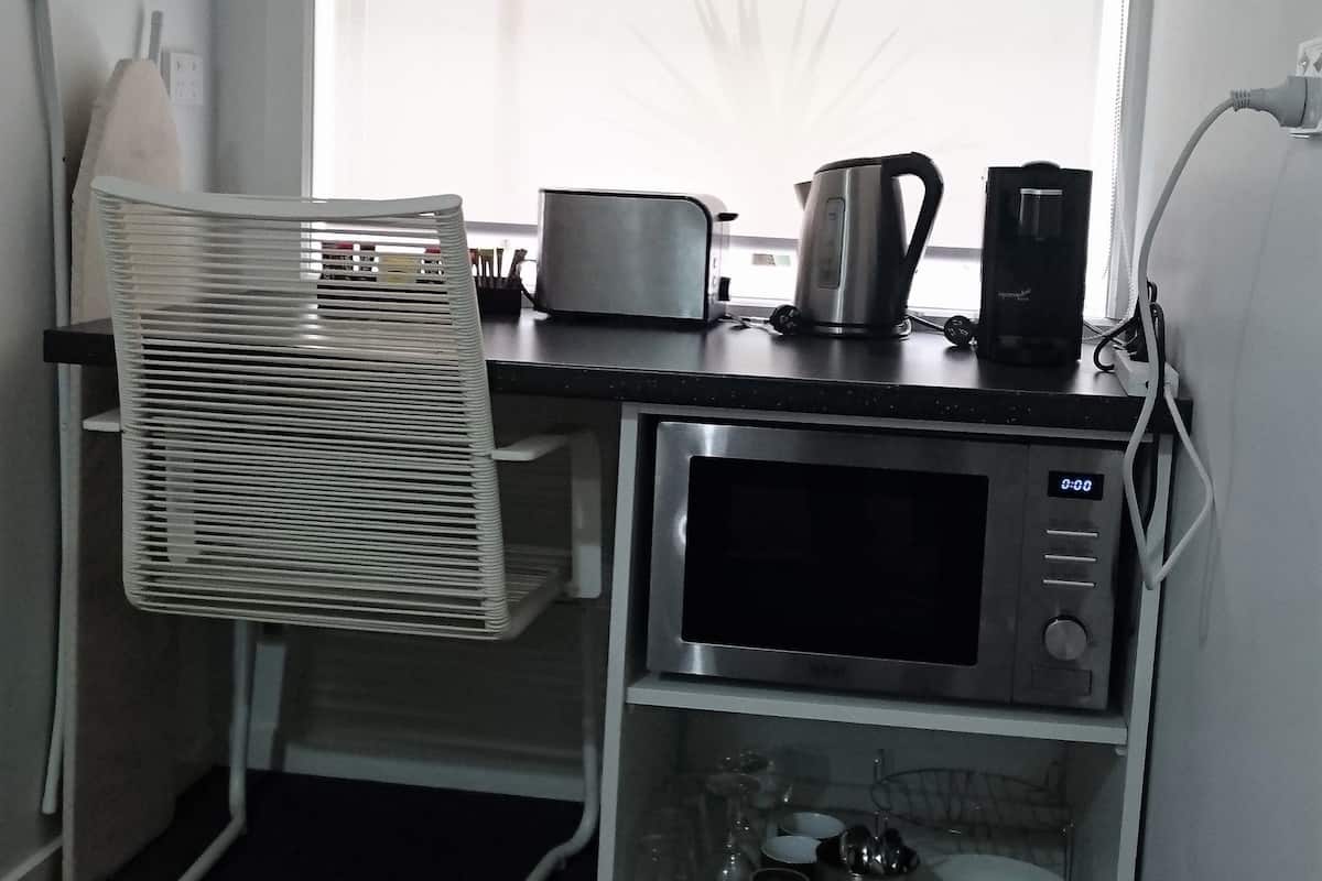 fridge, microwave, espresso maker, coffee/tea maker