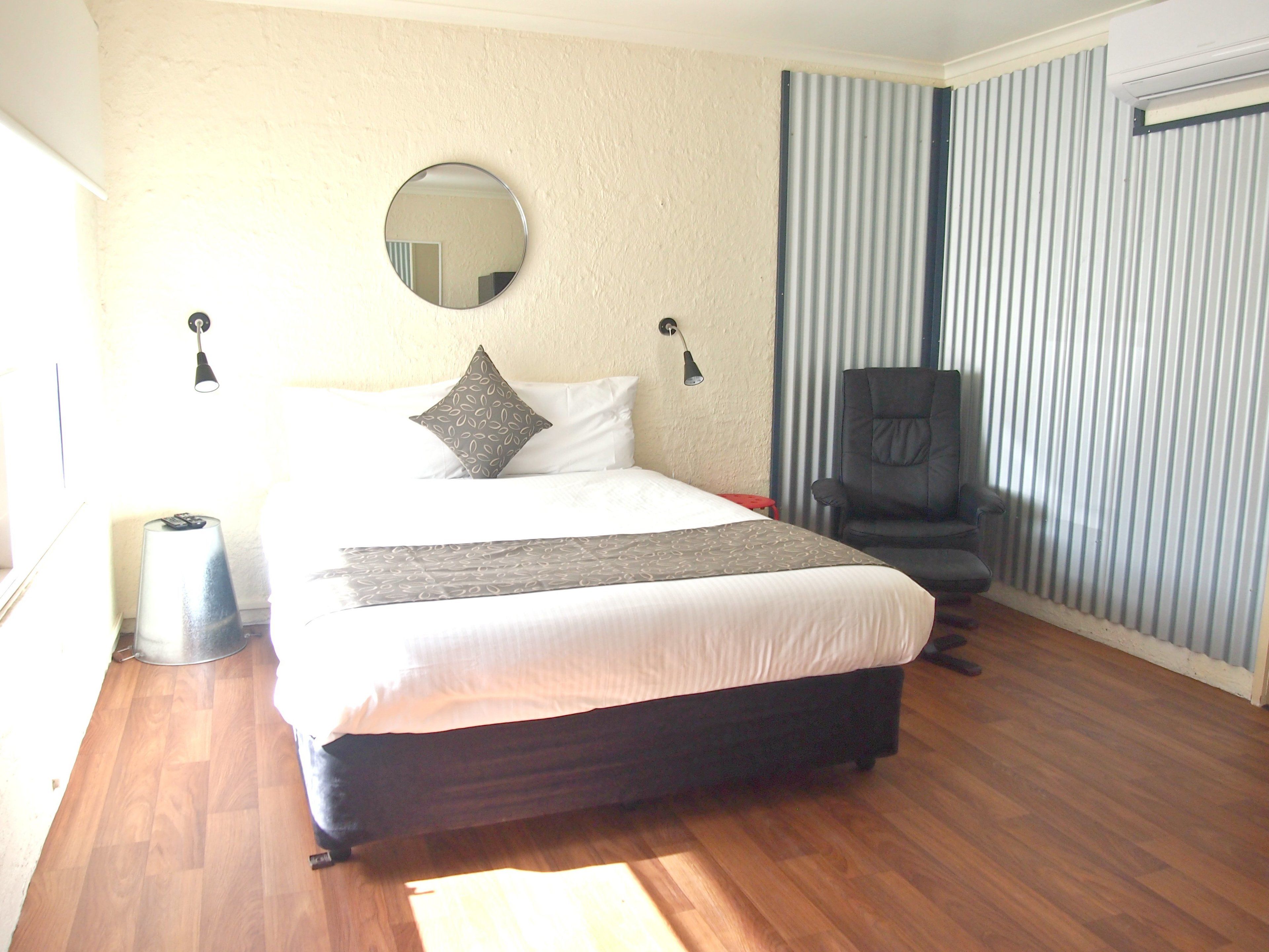 standard apartment | minibar, desk, iron/ironing board, free wifi