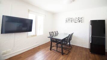 One Bedroom Superior Apartment | In-room dining