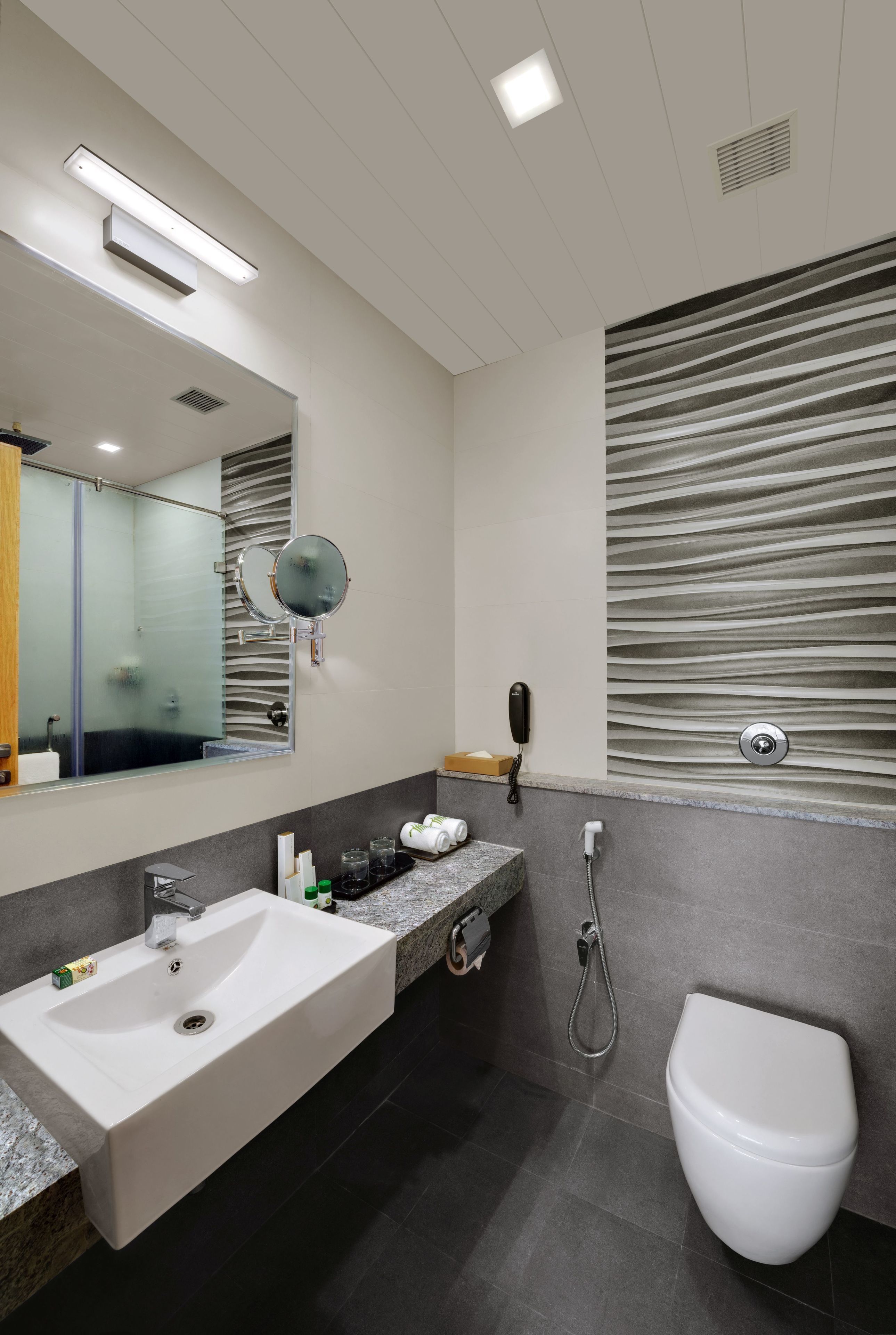 winter green premium room | bathroom | free toiletries, towels