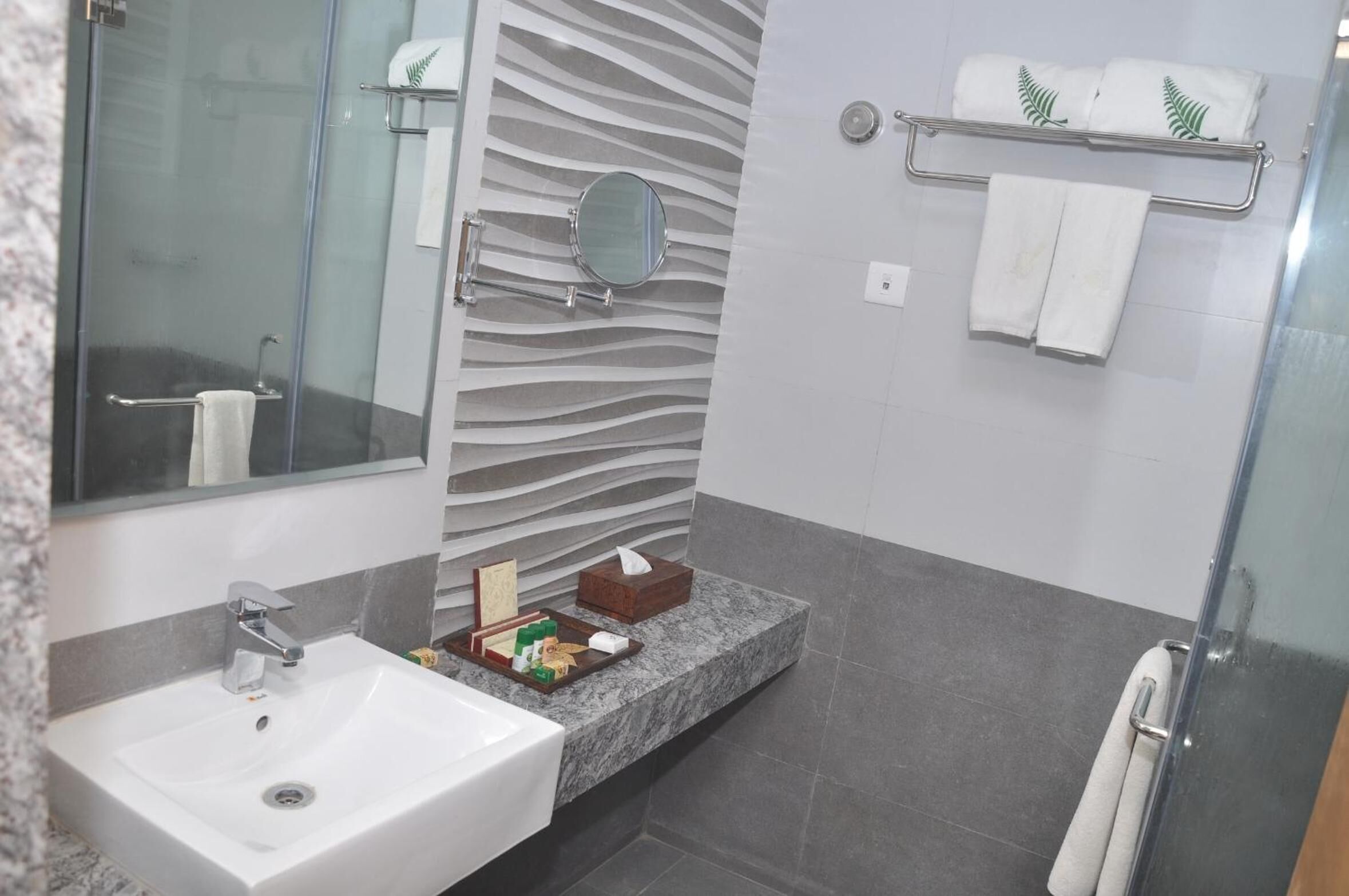 free toiletries, towels