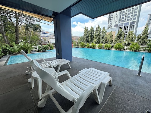 J - Town Serviced Apartments