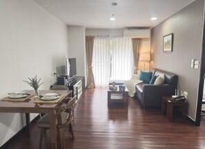 1 Bedroom Suite Tower 1 | 1 soveværelse, pengeskab på værelset, gratis Wi-Fi, sengetøj