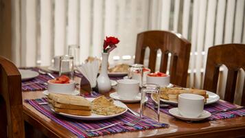 Sudah termasuk sarapan ala kontinental setiap hari