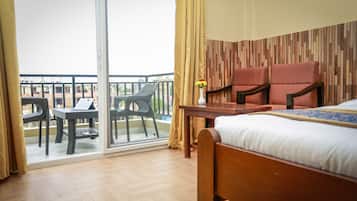 Kamar Klub, 1 kamar tidur, pemandangan gunung | 1 kamar tidur, meja kerja, kedap suara, dan setrika/meja setrika