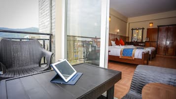 Kamar Klub, 1 kamar tidur, pemandangan gunung | 1 kamar tidur, meja kerja, kedap suara, dan setrika/meja setrika