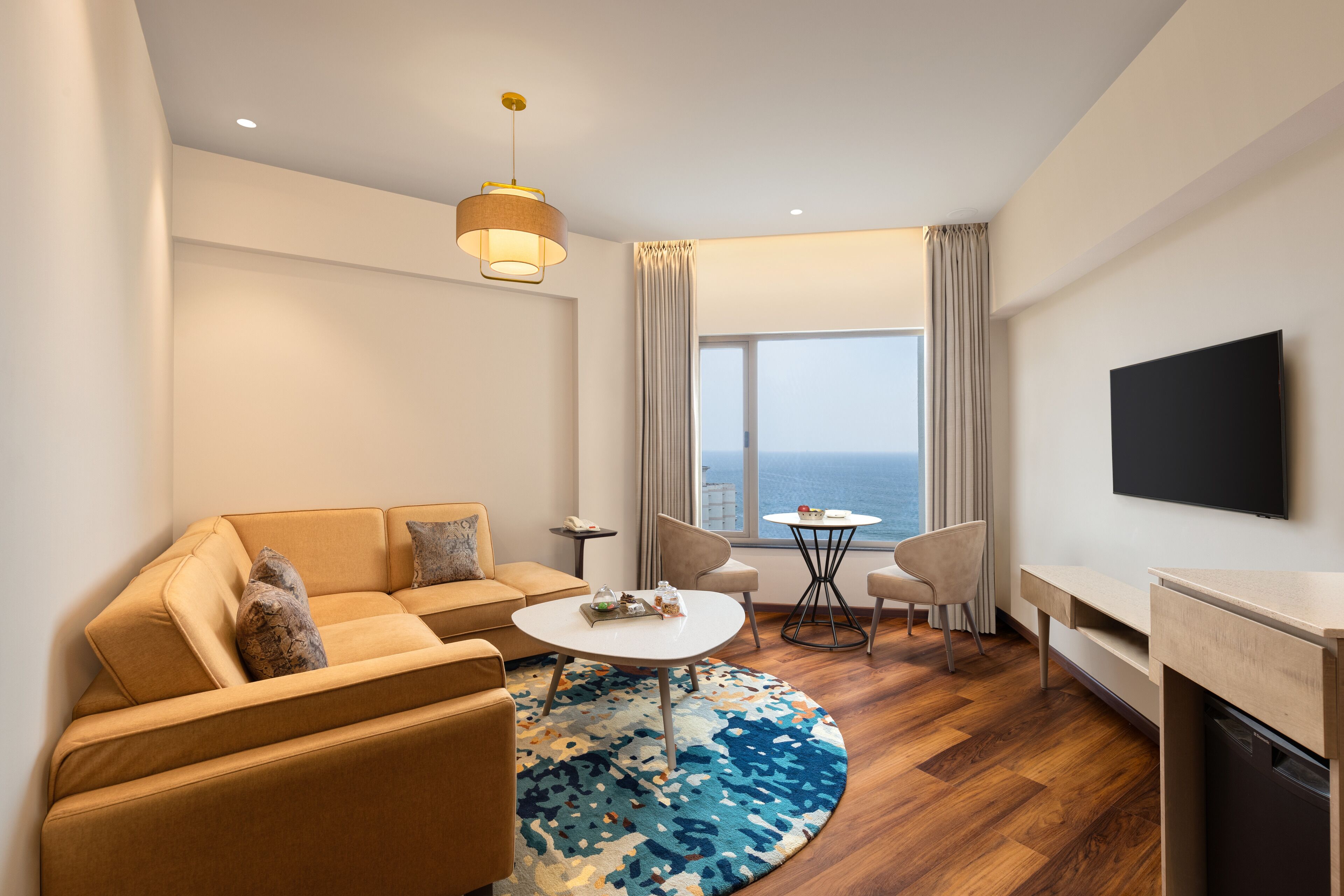 Suite, 1 kingsize-seng (Deluxe Suite) | Minibar, safe på rommet, individuelt dekorert og individuelt innredet