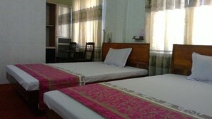 Kamar Twin Standar | Brankas, meja kerja, dan Wi-Fi gratis
