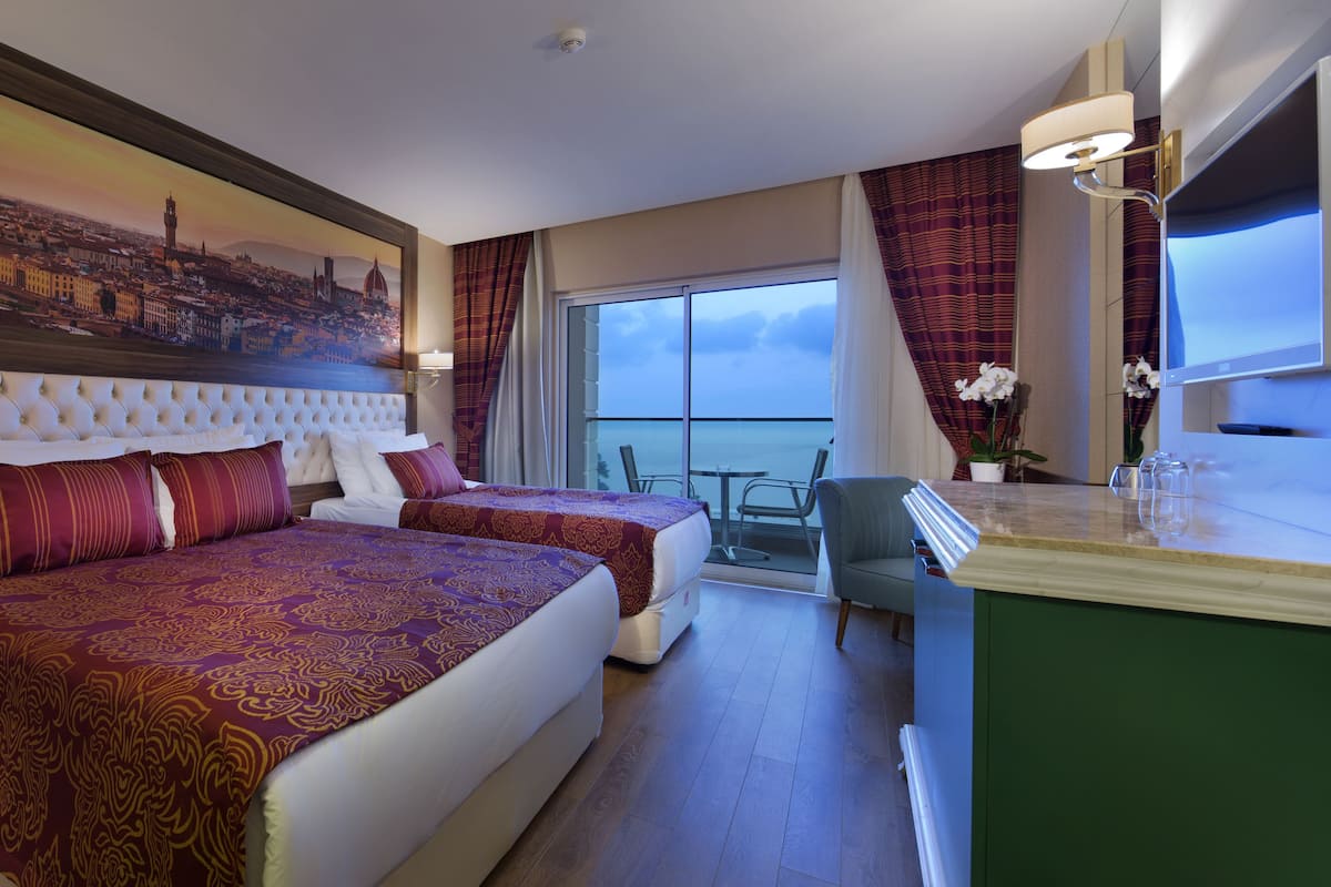 Camera Standard, vista mare | 1 camera, minibar con snack e bevande gratuite, cassaforte in camera