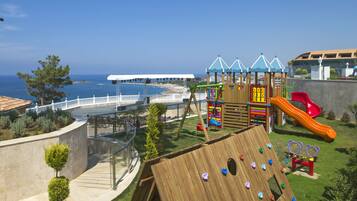 Children’s play area – outdoor
