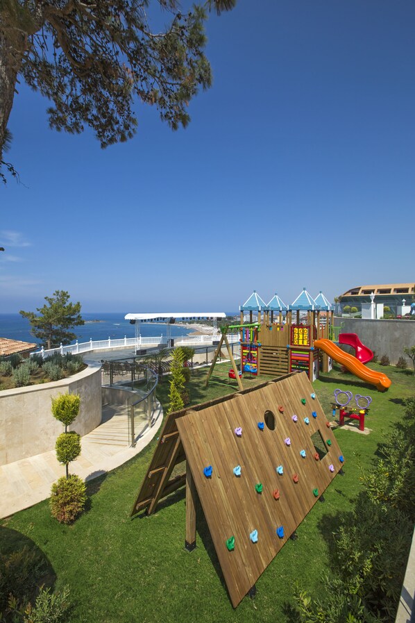 Children’s play area – outdoor