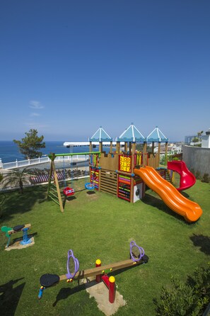 Children’s play area – outdoor