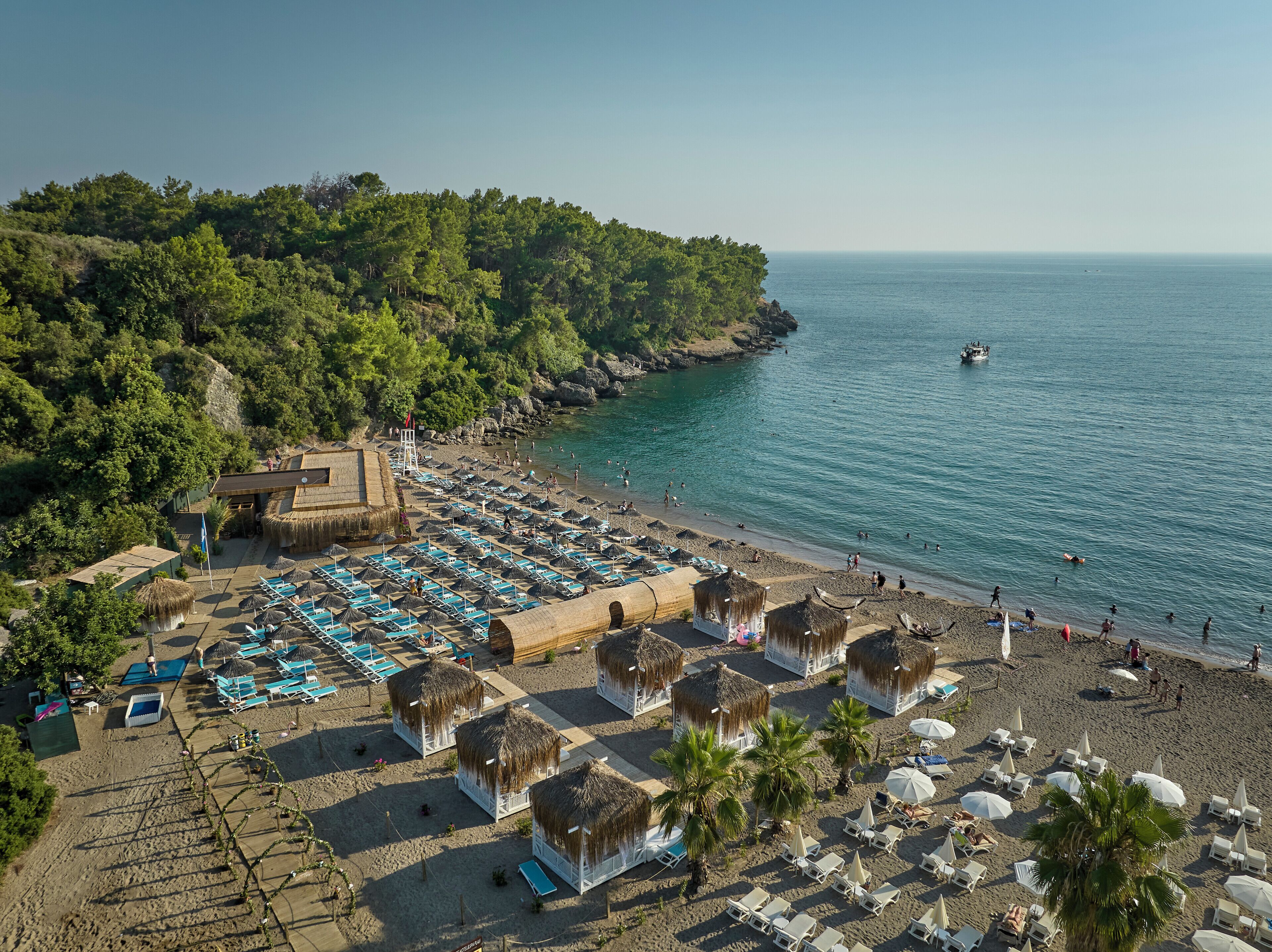 Private beach nearby, free beach shuttle, free beach cabanas