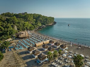 Private beach nearby, free beach shuttle, free beach cabanas