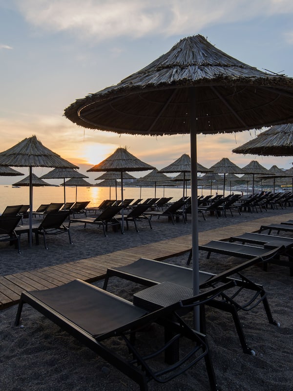 Private beach nearby, free beach shuttle, free beach cabanas