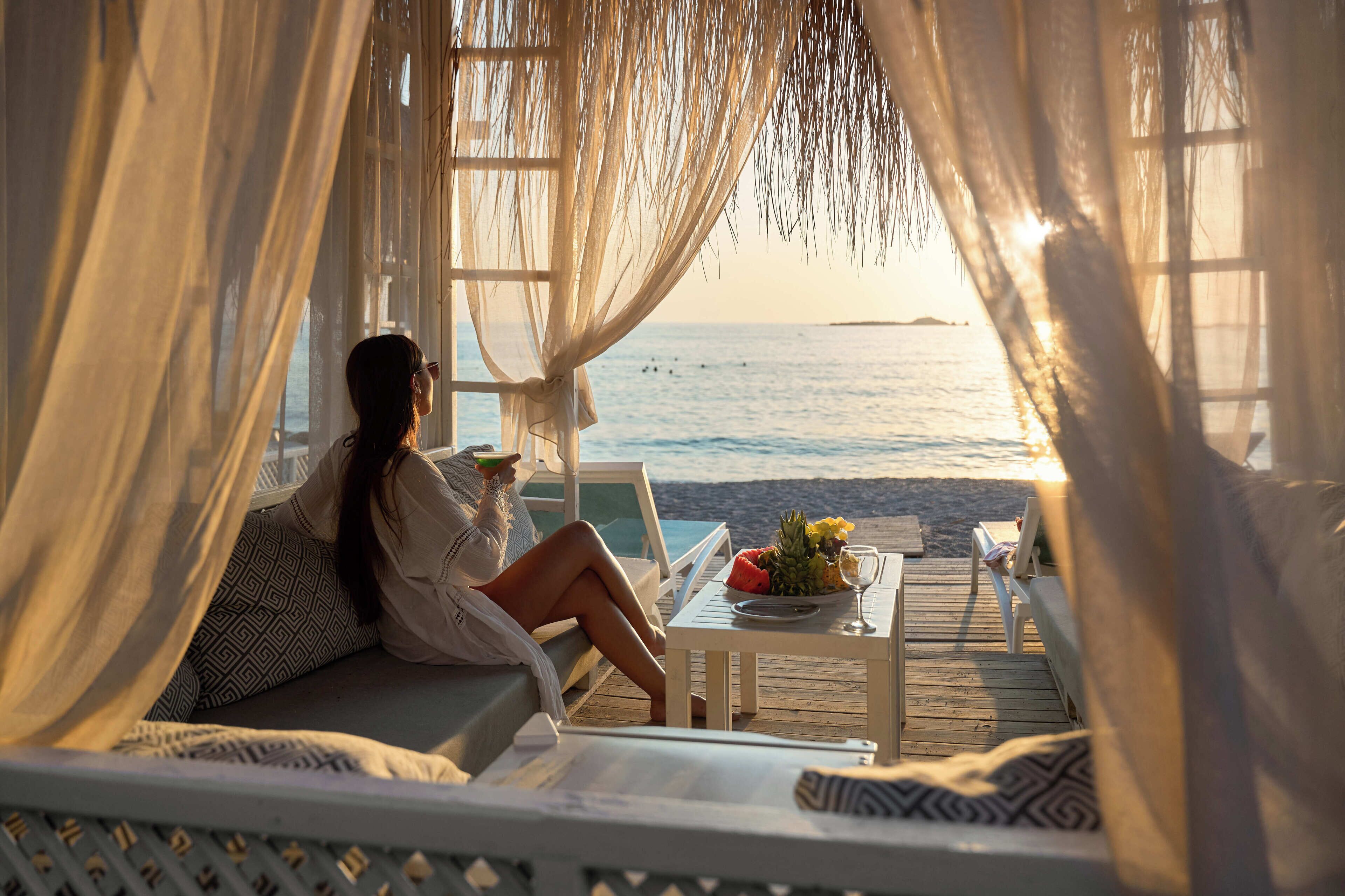 Playa privada en los alrededores, traslado desde/hacia la playa gratis